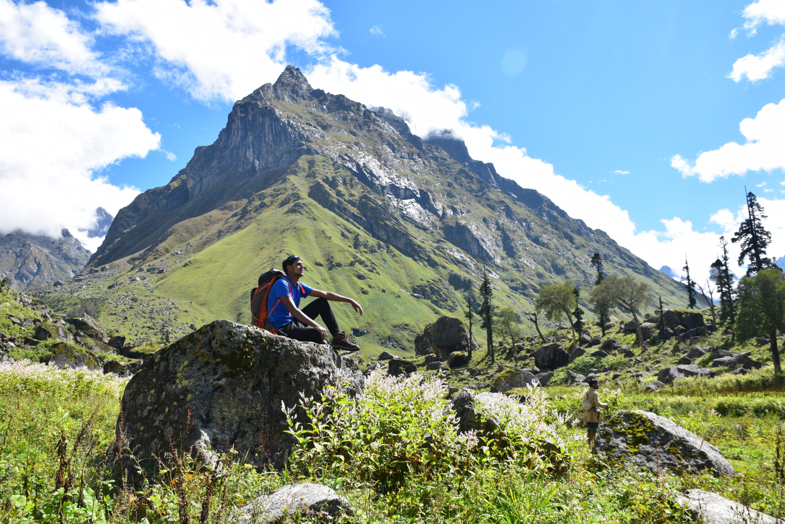 Osla Village in Uttarakhand – A historic hamlet on the Har Ki Dun Trek, famous for its wooden homes and serene beauty