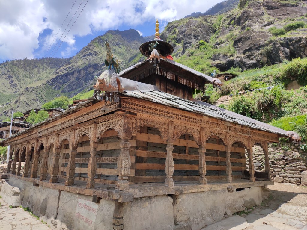 Someshwar Temple in Osla Village – An ancient wooden temple dedicated to Lord Shiva on the Har Ki Dun Trek.