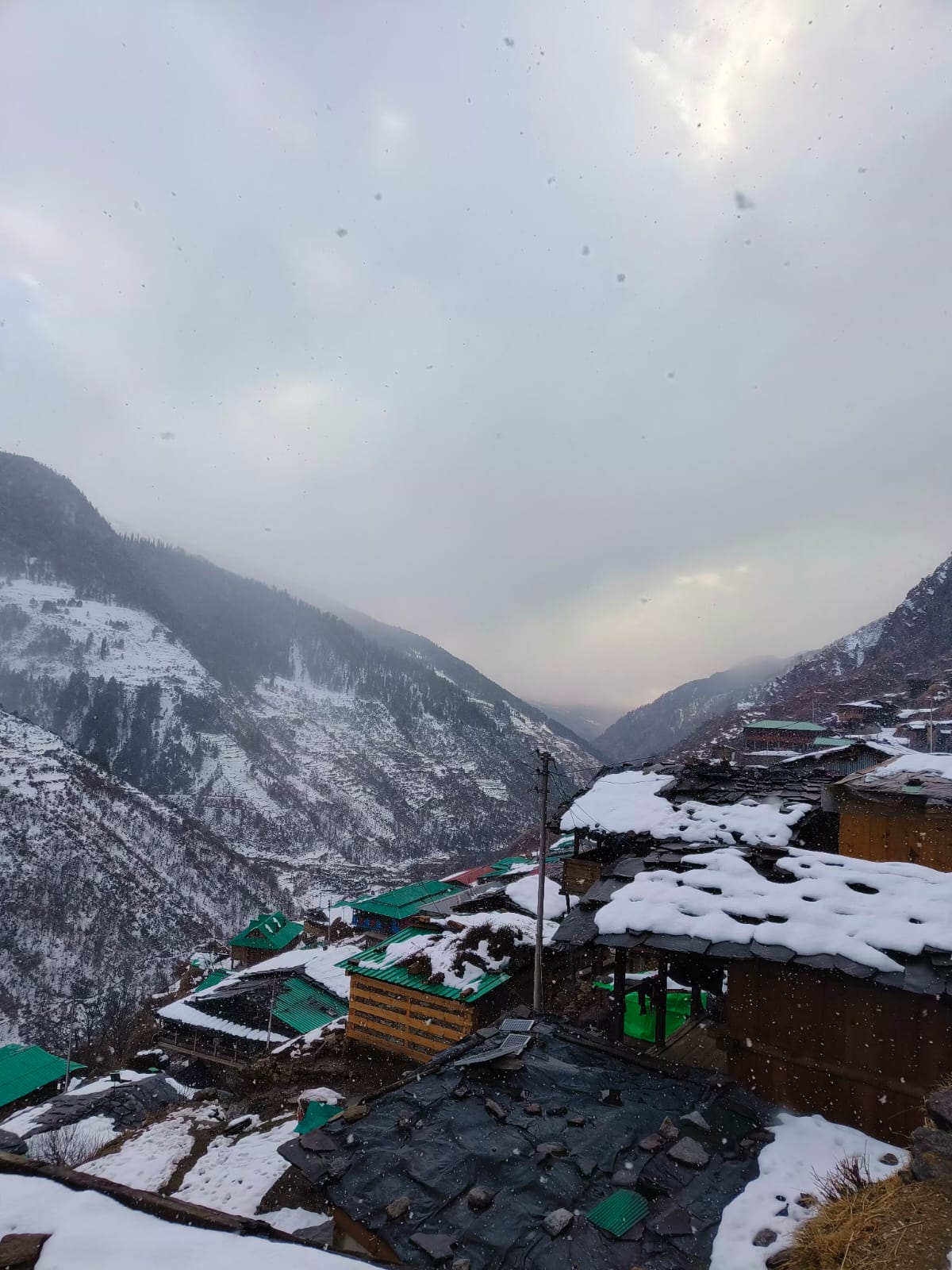 Trekking through Osla Village – A cultural and scenic highlight on the Har Ki Dun Trail