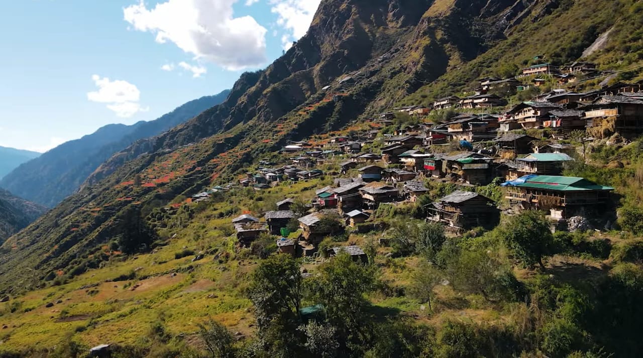 Osla Village – A scenic Himalayan hamlet on the Har Ki Dun Trek, known for its unique culture and wooden architecture