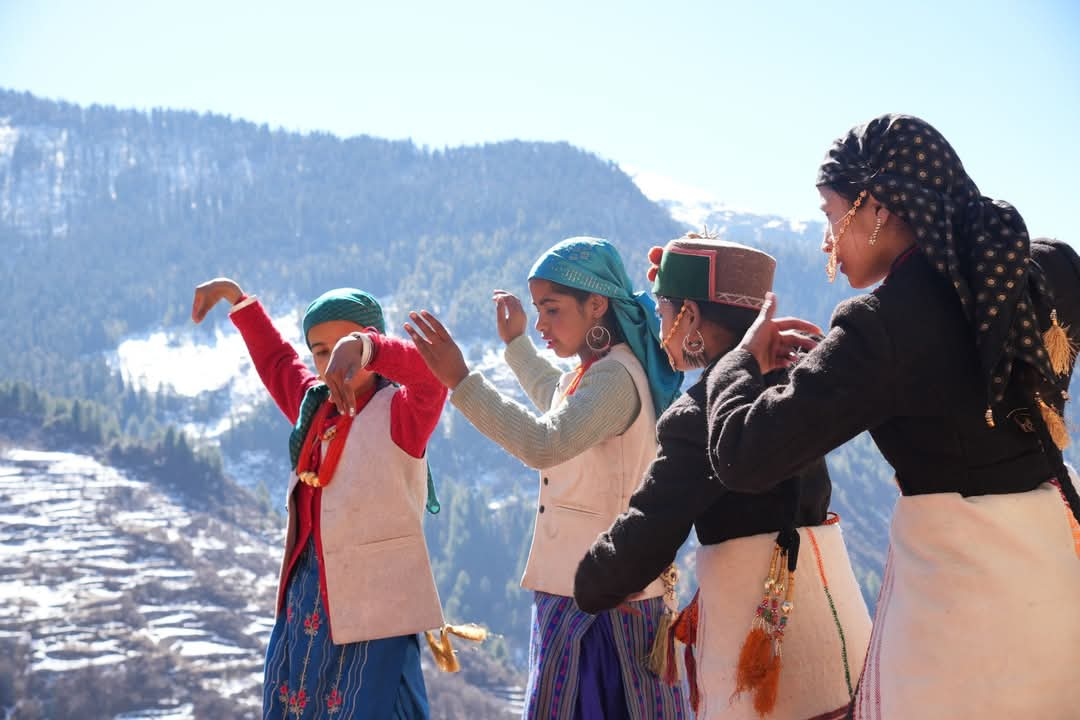 Osla Village Culture – A blend of ancient Himalayan traditions, wooden architecture, and unique customs in Uttarakhand