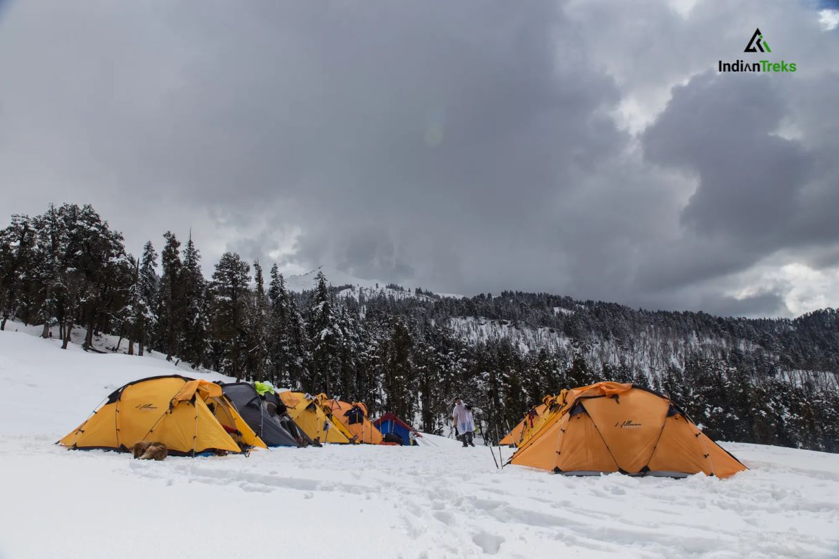 Kedarkantha trek best time winter snow trail